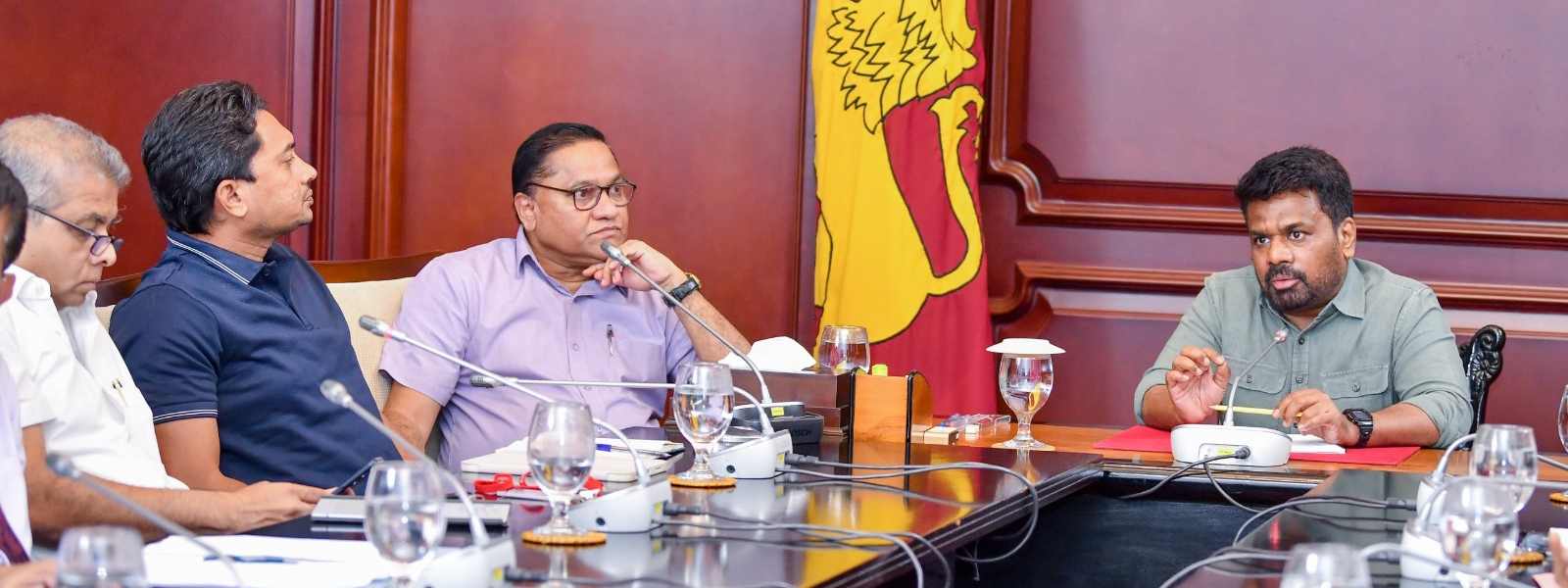 ජනපති හා අමාත්‍යාංශ ලේකම්වරු අතර සාකච්ඡාවක්.